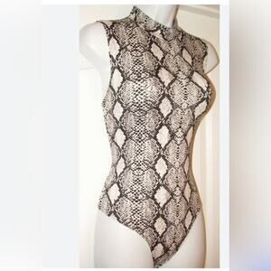 CAUTION TO THE WIND ANIMAL‎ PRINT BODYSUIT SIZE M